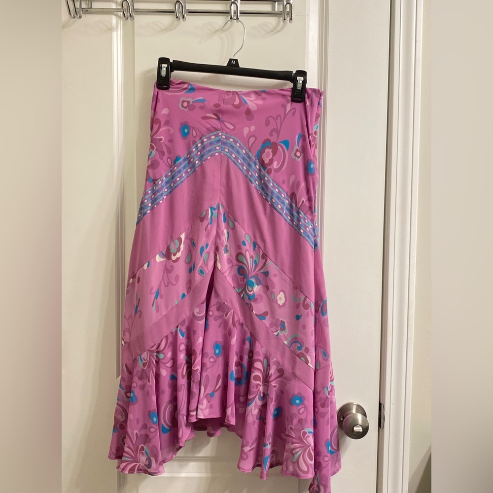 Bandolino pink floral print high low ruffle hem skirt.